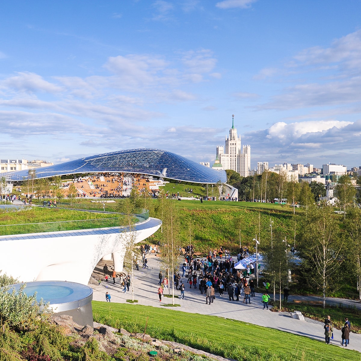 Zaryadye park in moscow. Парк Зарядье архитектура. Парк Зарядье Москва Архитектор. Зарядье сцена. Парк Зарядье стадион.